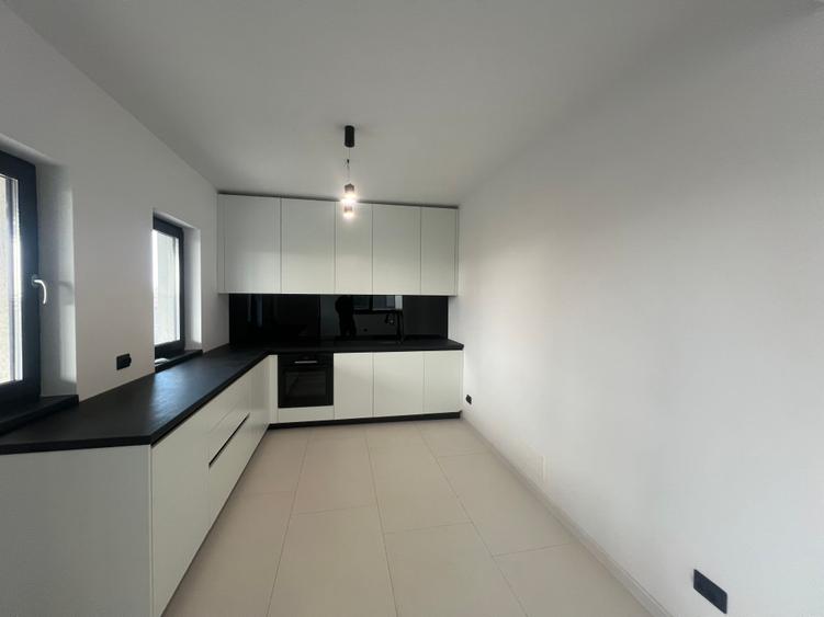 Casă 5 camere, 3 băi, 500 mp teren, Cosmopolis, mutare imediată