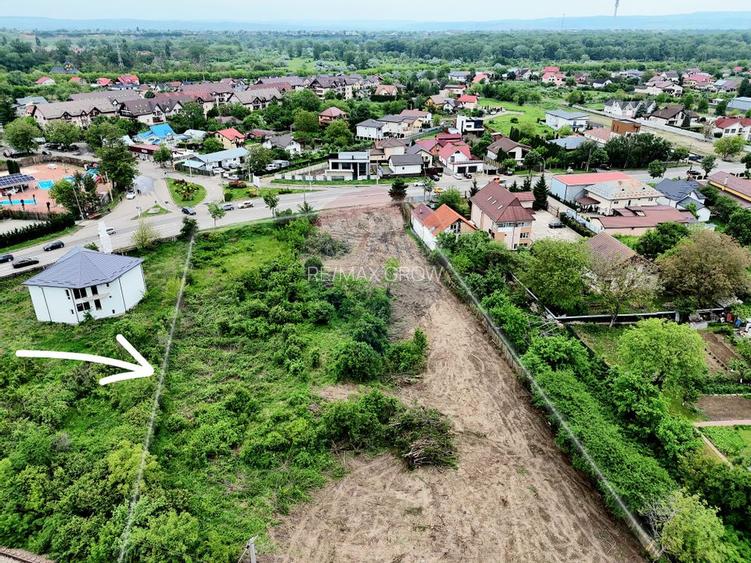 Teren 4,818 mp la strada principală în Gherăiești - 2