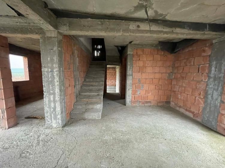 De vazare casă la roșu  - 14