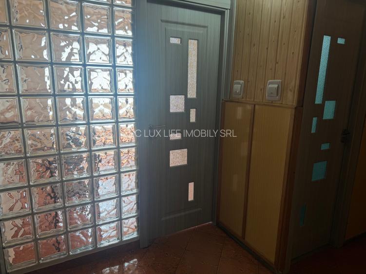 Inchiriez apartament 4 camere Soarelui 400 euro - 3