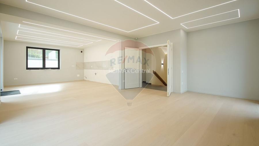 La poalele Tâmpei — vilă contemporană în Schei - 5