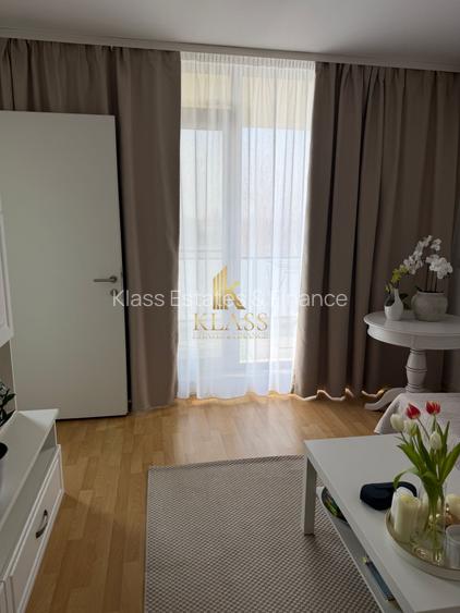 Studio cu nisa, Adora Pipera - 5