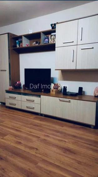 104990 euro -2 camere -gorjului -bloc 1982- etaj 1 - 2