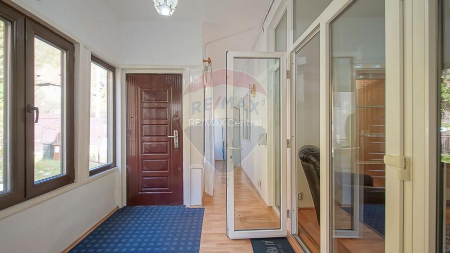 Vilă cu farmec istoric în Bușteni, pensiune sau locuință de vacanță! - 13