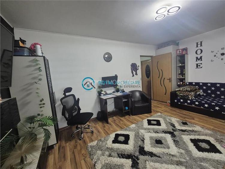 Royal Imobiliare - Vanzare apartament 3 camere zona Paltinis - 2