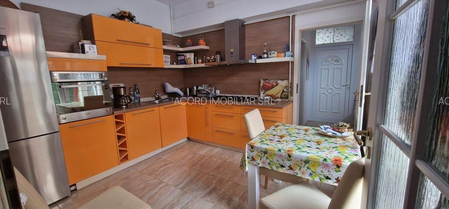 Casă / Vilă cu 5 camere de vânzare în zona Central - 4