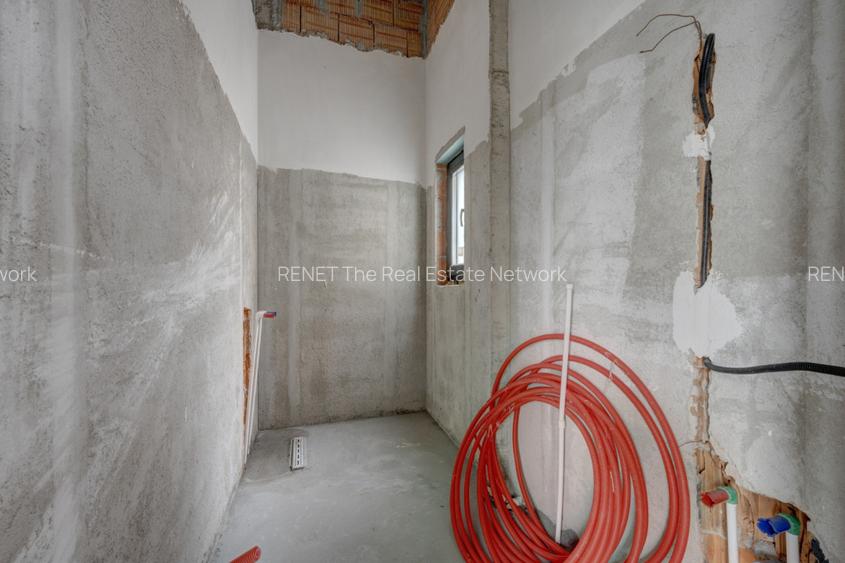 Se preda finisata - 4 bai - 3 dormitoare - curte - parcare -  metrou Păcii - 11