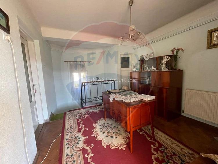 Casă / Vilă spațioasă cu curte generoasă în Urlați - 8