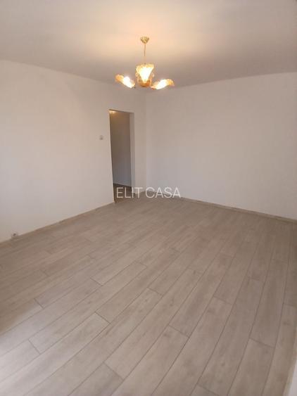 Apartament de 3 camere, etaj 2/4, zona Alexandru cel Bun - 8