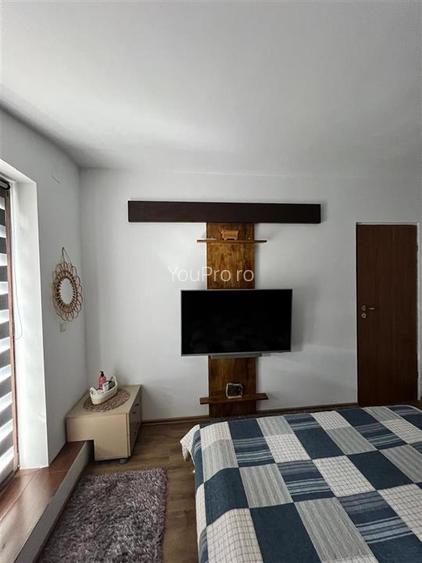 Decomandat 3 camere Zona Soarelui Mansarda/mobilat si utilat - 16