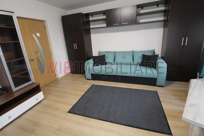 Decebal - Piata Alba Iulia - vedere bulevard - bloc mixt - 2 balcoane - 2