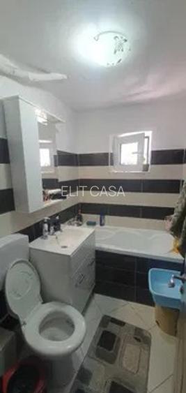 Apartament cu 3 camere, etajul 1/4, zona Dacia - 7