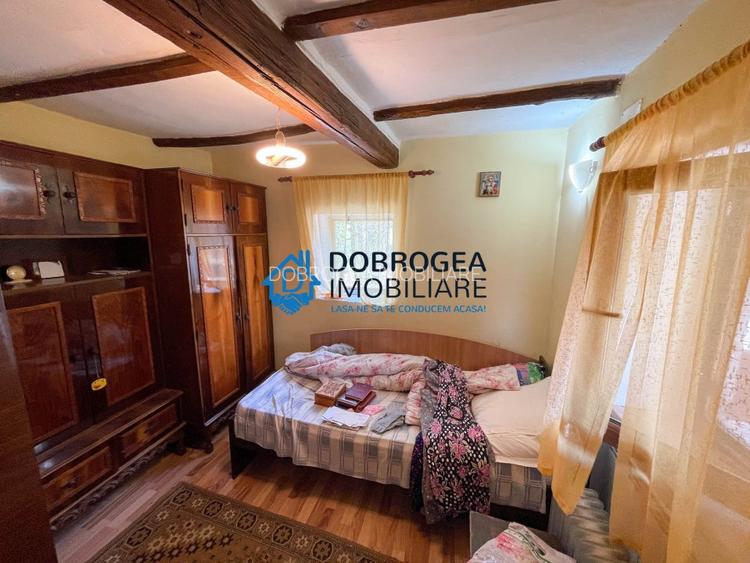 Sat Parches, 2 case  individuale, teren 4860 mp - 12