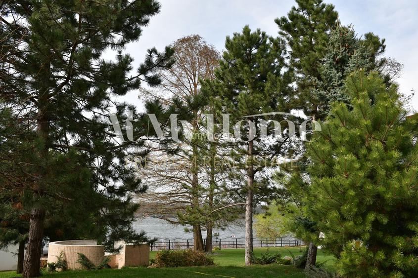 Vila unica pe malul Lacului Snagov, piscina si garaj ambarcatiuni, teren 1750 mp - 36