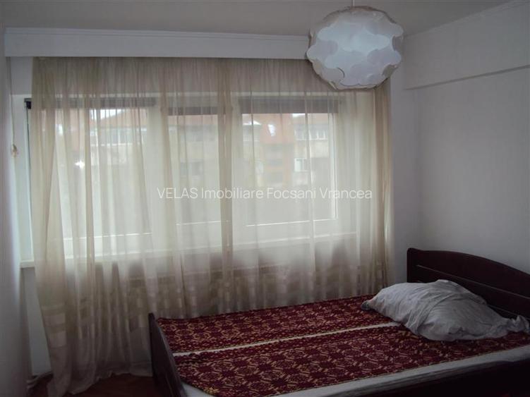 Inchiriez apartament 4 camere, et 2, semimobilat, zona Teatru - 9