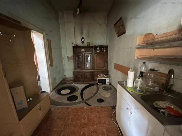 Casa caramida 85mp Centru , 178mp teren cu 14m la strada, gaze canalizare apa