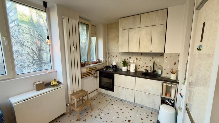 Garsoniera Militari, langa statia de metrou Gorjului, loc parcare ! - 9