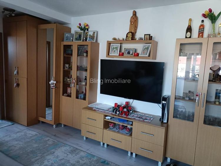 Apartament cu  2camere,etaj intermediar,zona Eroilor - 13