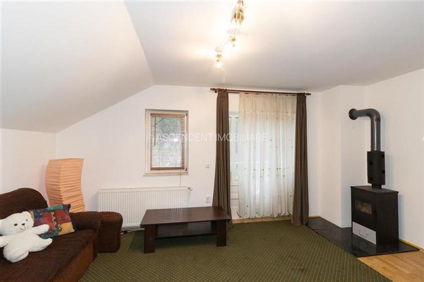 Vila distincta, panorama urbana, amplasare de top, Zarnesti, Brasov - 9