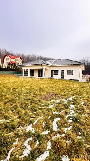 APA SARATA casa deosebita 300mp cu 2 garaje si 8ari teren! - 2