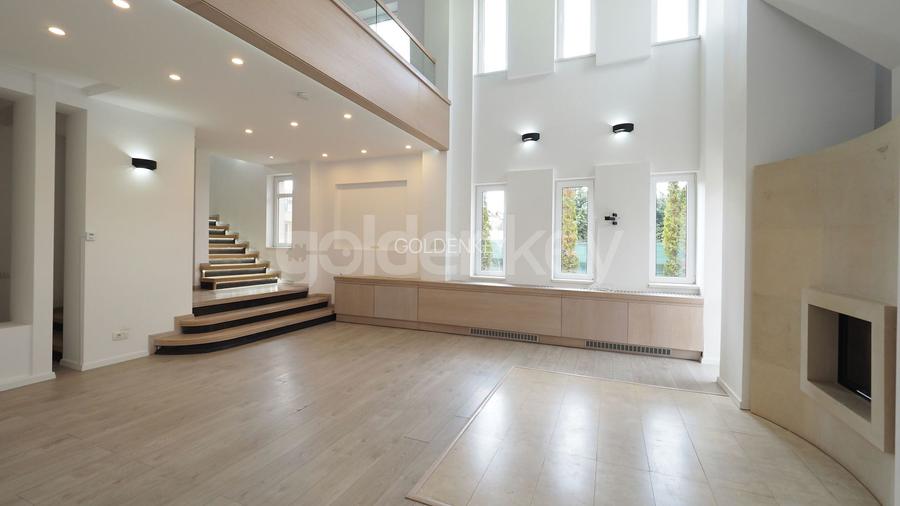 Vila insorita situata in complex langa Scolile Internationale - 4