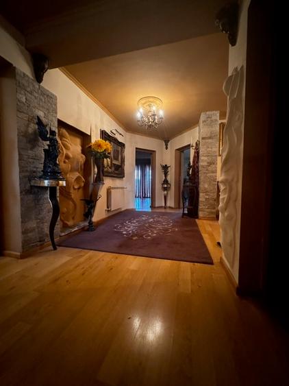 Baneasa, Sisesti, vanzare vila S+P+1E+M, renovata in 2014, 1576 mp teren,
