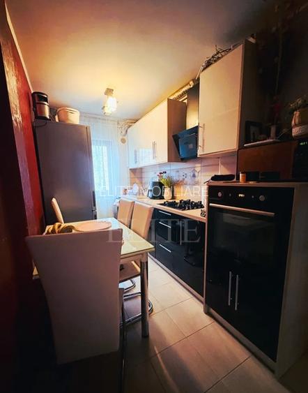 Apartament 3 camere în zona STRADA RETEZAT - 9