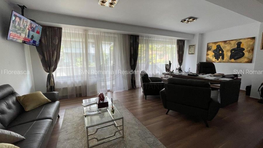 REV2002733 Domenii - Vila impunatoare aproape de Biserica Casin - 2