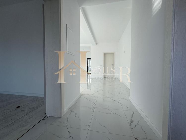 La 5 minute de 4 benzi.Toate Utilitatile.Teren 340 mp - 15