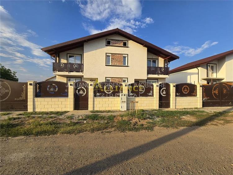 Vila tip duplex - 4 camere - 2 bai - pod - beci - 2