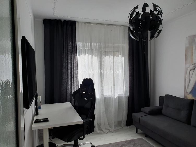 Vand ap 3 camere zona Micalaca renovat modern -gata de mutat - 3