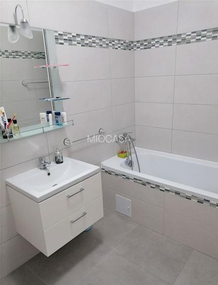 Decomandat. Bloc Nou. 2 Locuri de parcare - 5