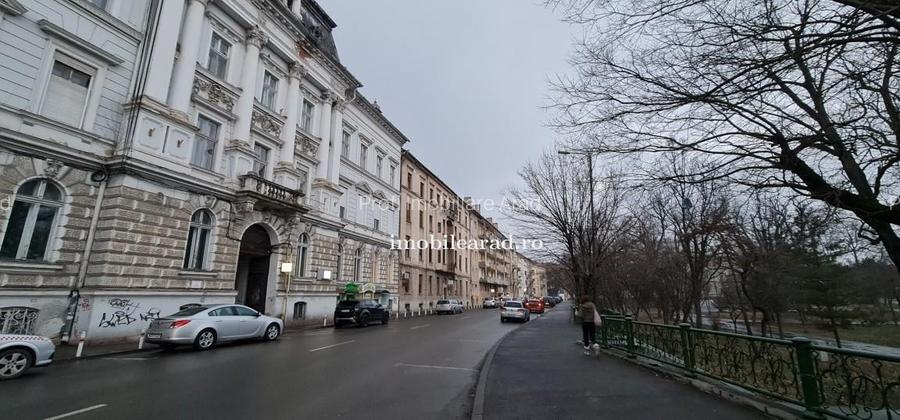 Apartament exclusivist km0, luxury class, 450 lei pe zi, max. 4 persoane - 35