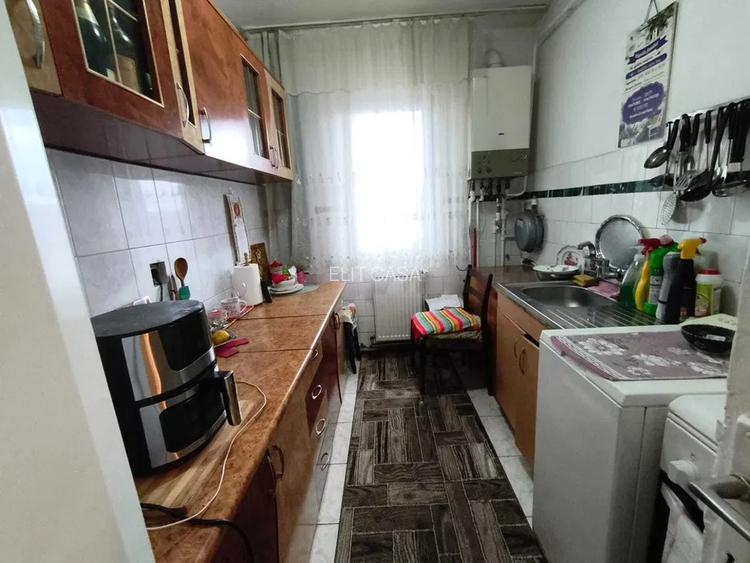 Apartament 2 camere, etaj 4/4, zona Podu Ros - 4