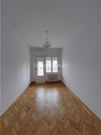 Apartament 5 camere central, renovat, pentru locuit sau birou - 10