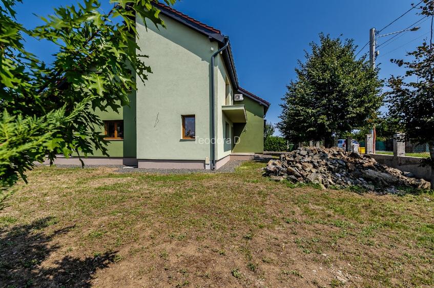 Vand Casă spațioasă în Curtici, 4 dormitoare, 3 bai, 2 terase si garaj  - 5