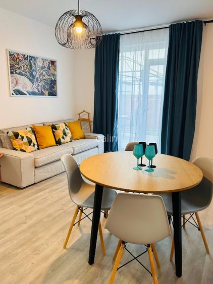Închiriez apartament 2 camere, cu gradina amenajată in bloc nou.