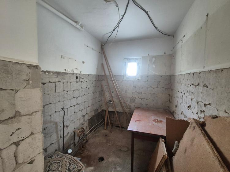 Vand apartament 3 camere et.1 Lunca