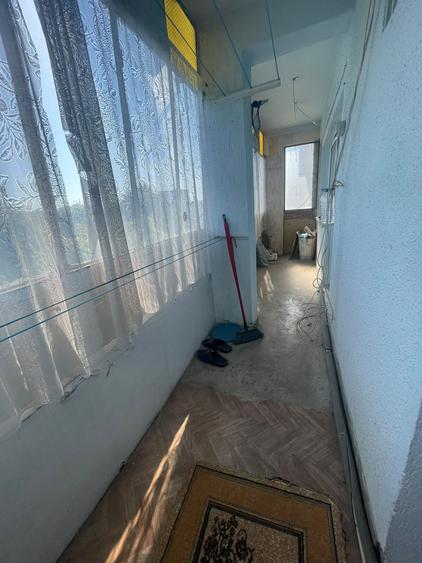 Apartament cu 3 camere decomandat, etajul 3/8, zona Cug