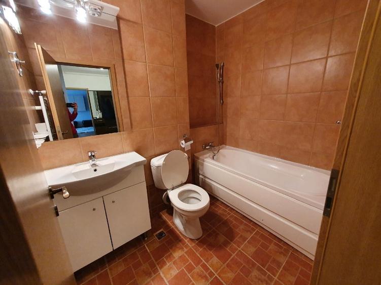 Proprietar inchiriez apartament 2 camere decomandat zona Aradului