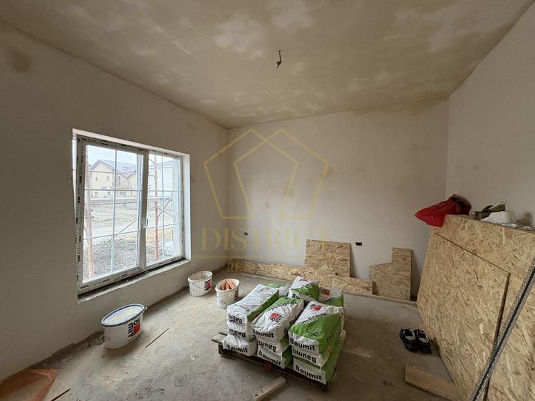 Duplex cu 4 camere, despărțit prin CARPORT | Mosnita Noua | HORNBACH