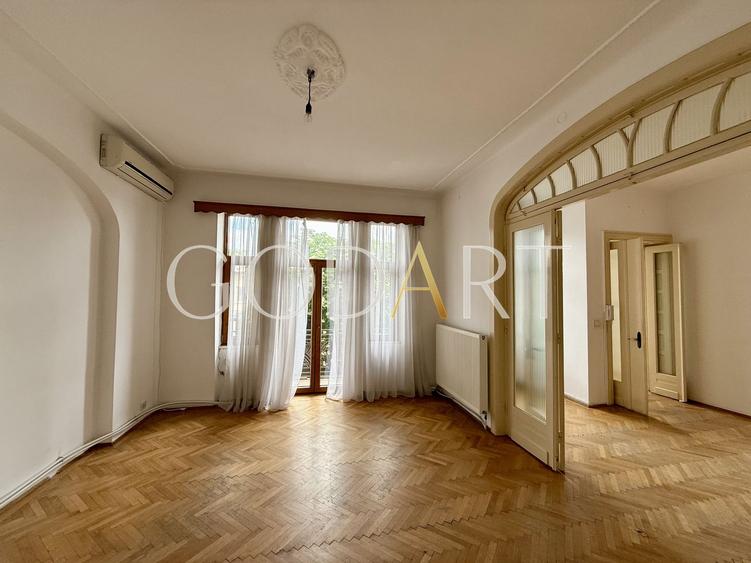 Apartament in vila interbelica | singur pe etaj