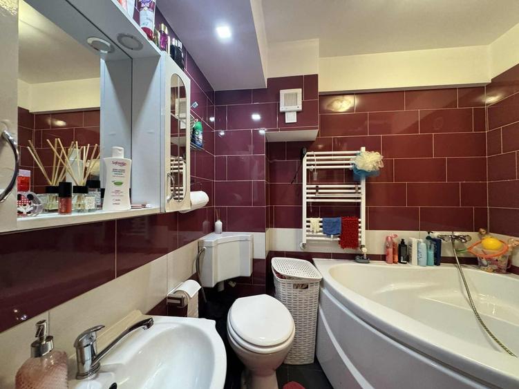 Apartament 3 camere – in spate la primaria Floresti