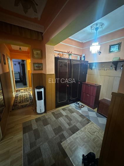 Apartament cu 3 camere, decomandat, zona Dacia - 11