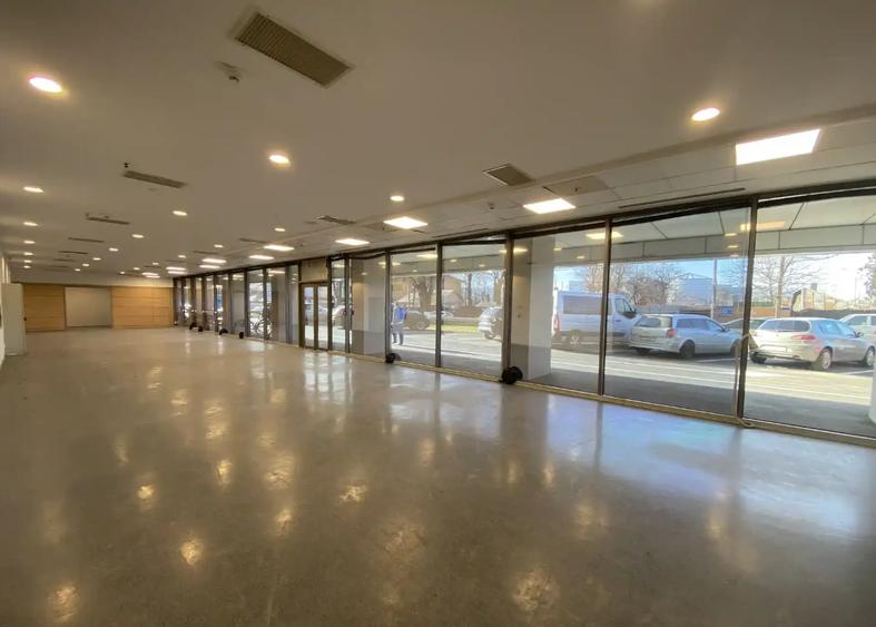 Spatiu comercial de inchiriat in Rams Center