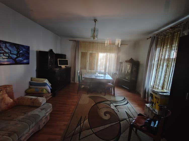 Casa 3 camere libera la vanzare CRISTIAN