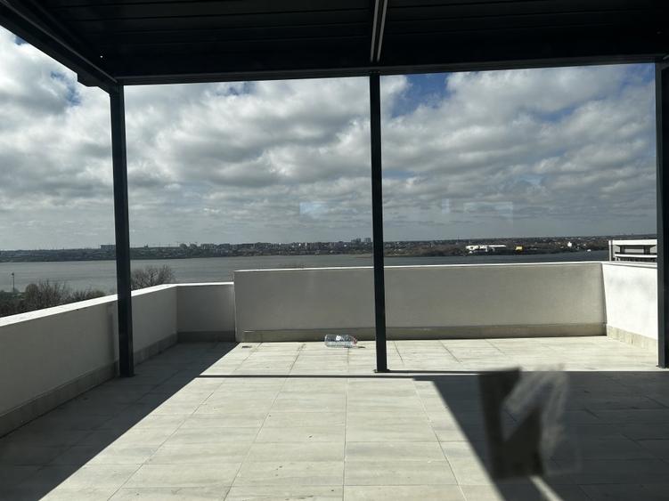 Penthouse spectaculos la intrare în Mamaia