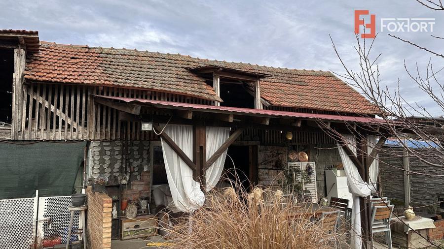 Casa individuala 6 camere, 200 mp, in Mosnita Veche, vatra satului
