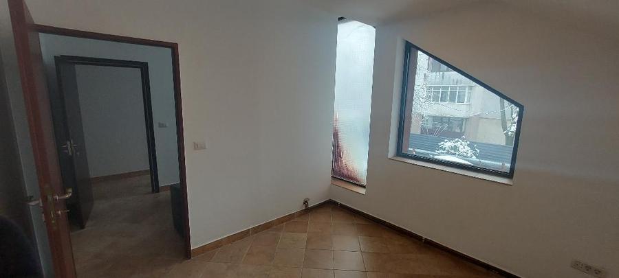Zona Milcov (Kaufland) - Birouri 15 mp - loc parcare