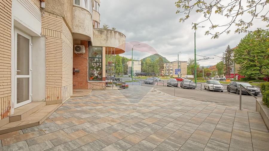 Spațiu comercial reprezentativ – Centrul Civic, Brașov | Parter+Subsol